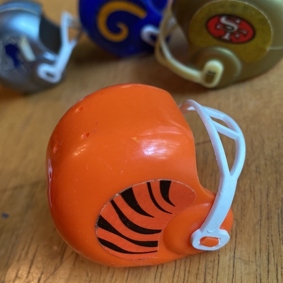 Miniature Plastic Football Helmet NFL - Picture 3 of 7